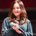 華原朋美、美脚際立つミニワンピ姿 息子抱きしめる2ショット公開「君がいるから頑張れるよ」 画像