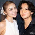 【「シャッフルアイランド」カップルインタビューVol.1：フィーナ＆かつよし】初対面の夜にキスをした運命の2人 交際の近況は 画像