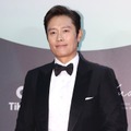 イ・ビョンホンから姉妹に間違えられた日本美人女優2人、記念3ショット公開「確かに似てる」「貴重」と話題 画像