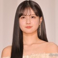 元乃木坂46中村麗乃、美脚際立つカナダ旅行コーデに反響「ガーリーで似合う」 画像