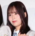 乃木坂46佐藤璃果、オフショルトップス姿披露「夏っぽくて可愛い」「似合う」 画像
