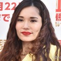 平野ノラ、4歳愛娘＆母の雑巾がけレースショット公開「バーバお若い」「仲良し」と反響 画像