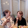 長女・希空が撮影！辻希美、杉浦太陽との幸せランチSHOTを公開「私達じゃ映えん?! 笑」 画像