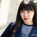 むくえな・えなぴ、ミニ丈ボトムで美脚際立つ ドバイ旅行ショットに「スタイル抜群」「ガーリーで可愛い」と反響 画像