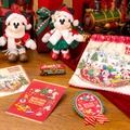 ぬいぐるみバッジ各2,800円、きんちゃく900円、ワッペンアクセサリー1,000円、ポストカードセット600円、ディズニー・ビークル・コレクション〈トミカ〉1,700円（C）Disney