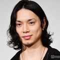 水嶋ヒロ、娘との2ショット公開 ほっこりエピソードも披露「今はもう絢香と10センチしか違わないんだよ」 画像
