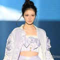 せいら、ショート丈から美腹筋のぞく バラ散りばめられたスカート着こなし【TGC北九州2025】 画像