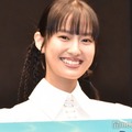 恒松祐里、膝上ミニで美脚スラリ「スタイル抜群」「妖精みたい」と反響 画像