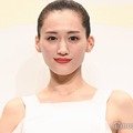 綾瀬はるか、飾らぬ姿でヘルシー美脚披露「引き込まれる」「素敵」の声 画像