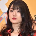 “可愛すぎる新喜劇女優”小寺真理、編み物姿公開「器用で尊敬」「美脚に目が行く」の声 画像