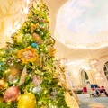 ディズニーホテルがクリスマス仕様に！冬の限定メニューと夢のような装飾で特別なひとときを 画像