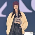 「ガルプラ」出身・廣川茉音、シャツ前結びで美ウエストのぞく ストレートヘアに釘付け【ガルアワ2025AW】 画像