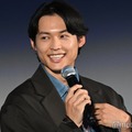 生解説で2ミスしたことを嘆く松村北斗（C）モデルプレス