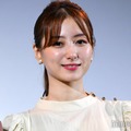 高田里穂、大胆衣装で美スタイル披露「美しい」「スタイル素敵」の声 画像