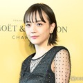 松井愛莉、膝上ミニワンピ×ロングブーツで美脚見せ「まっすぐで綺麗」「秋らしくて素敵」と反響 画像