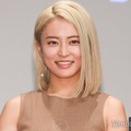 小島瑠璃子、もうすぐ2歳息子の“チョキ”ショット披露 子育てエピソードに「オチが最高」「頑張るママ素敵」の声 画像
