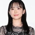 芦田愛菜、シースルードレスで登場 体当たりで演じた作品振り返る【果てしなきスカーレット】 画像