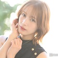 中村ゆりか、膝上ニットワンピから美脚見せ「思わず二度見」「色白でスタイル抜群」の声 画像