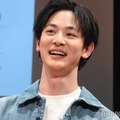 小林虎之介「下剋上球児」メンバー4人でディズニー満喫 投稿にツッコミ相次ぐ「1人時差がすごい」「面白すぎる」 画像