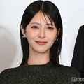 浜辺美波、美しい二の腕際立つニット姿にファン悶絶「さすがにメロすぎる」「思わず見惚れちゃう」 画像