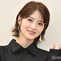 元乃木坂46若月佑美、膝上ミニスカ×ブーツで美脚披露「スタイル抜群」「大人っぽい」の声 画像