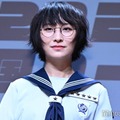 新しい学校のリーダーズ・SUZUKA、メガネ外した素顔公開「カッコいい系美人」「レアショット」の声 画像