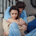 怒鳴っても、最後は抱きしめてくれる夫。「怖いのに離れられない」10年間の洗脳結婚の顛末は 画像