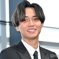 キンプリ永瀬廉、鈴木亮平の「めっちゃ可愛い差し入れ」に驚き ギャップ明かす「イメージ変わりました」【日曜劇場「リブート」】 画像
