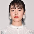 唐田えりか、個性派ショーパンセットアップからスラリ美脚「全身がアート作品みたい」「かっこよすぎ」 画像