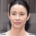 水野美紀、網トップスで素肌透ける「相変わらず綺麗」「着こなしてるの凄い」の声 画像