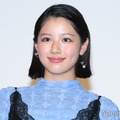 渡邉美穂、膝上スカートのスーツ姿披露 元日向坂46・同期メンバーとの2ショットに反響「可愛すぎる」「待ってました」 画像