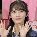 AKB48メンバー、色白美脚輝くミニスカ衣装姿に「可愛いが溢れてる」「スタイル抜群」と反響 画像