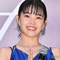 アイナ・ジ・エンド、夕陽バックの美脚ショット公開「映画のワンシーンみたい」「幻想的な雰囲気」と反響 画像