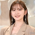 鈴木愛理、膝上ミニ丈コーデ2選に「脚スラッとしてて綺麗」「無駄なものがない」と反響 画像
