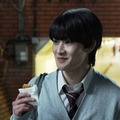 山時聡真、主演映画「90メートル」新規場面写真独占解禁 複雑な胸の内・柔らかな笑顔を切り取った4枚 画像