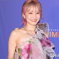 LiSA、美スタイル際立つミニ丈＆キャミ姿披露「今までにない雰囲気で可愛い」「頭身すごい」と反響 画像