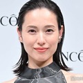 戸田恵梨香「リブート」肩出し＆ミニ丈トップスで“ギャル”全開「スタイルレベチ」 画像