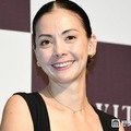 4児の母・土屋アンナ、子供顔出しのUSJ満喫ショット披露「ママに似て美人さん」「仲良し家族」の声 画像