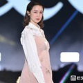 第1子妊娠中の藤井サチ、ランウェイ登場 春っぽワンピ姿【ガルアワ2026SS】 画像