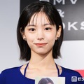 當真あみ、“初めて”印象ガラリのロングヘア披露「ツインテール可愛い」「イメージ変わって新鮮」と反響 画像