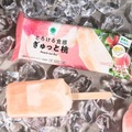 ファミマ、“販売数100万本超”桃アイスバーが進化 福島の桃果汁を48％使用 画像