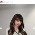 広島カープ小園海斗選手の妻・渡辺リサ、美ボディぴったりユニフォームからウエストチラリ「着こなしが神」「ドキッとした」の声 画像