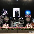 LUNA SEAドラマー真矢さん「お別れの会」に約1000人参列 祭壇には3つのドラム並ぶ 画像