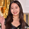 Cocomi、沖縄旅行でのミニスカ美脚ショットに絶賛の声「身体の半分以上が脚」「綺麗すぎて二度見」 画像