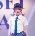 Z世代のカリスマインフルエンサー・まいきち、美脚際立つショーパン姿 三つ編みヘア×キャップがおしゃれ【学生ランウェイ】 画像