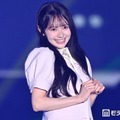 “顔面重要文化財”AKB48センター伊藤百花、ミニスカ夏コーデに絶賛の声「手も脚も長くてスタイル抜群」「お人形さんみたい」 画像