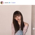 広島カープ小園海斗選手の妻・渡辺リサ、美脚際立つショーパン×ユニフォーム姿公開「何頭身ですか？」「圧倒的な美」の声 画像