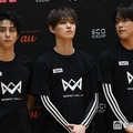 大会にサプライズ登場した（左から）西洸人、白岩瑠姫、河野純喜（C）モデルプレス