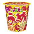 じゃがりこ初の酸味コーティング採用、梅×紫蘇の「うっっっっめ味」ミニストップ限定で登場 画像