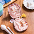 ウロコ型のアクセサリーポーチ 2,750円